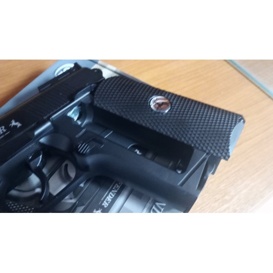 ВЪЗДУШЕН ПИСТОЛЕТ COLT DEFENDER ЧЕРЕН CO2 4.5BB